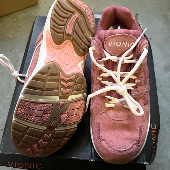 Vionic Classic Walker Dusty Cedar Rose - Picture 4 of 12